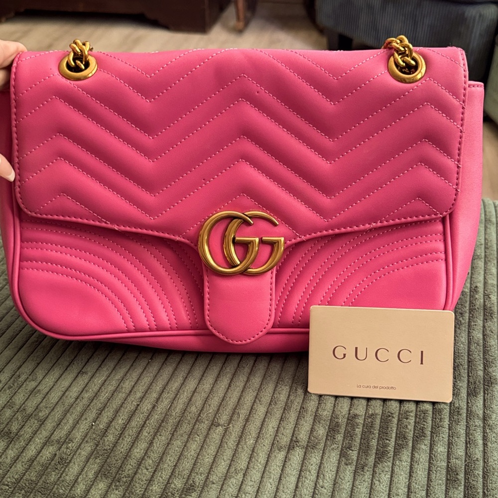 Medium Gucci Pink Shoulder Bag with Gold Details